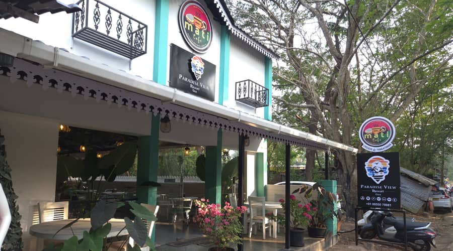 Cafe bakehouse bar ambience in Candolim